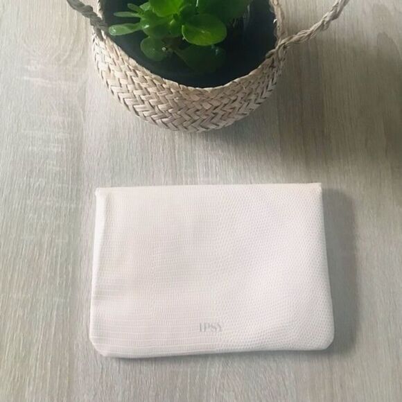 NEW … “IPSY” Cosmetic / Makeup Bag 💄 - Picture 2 of 4